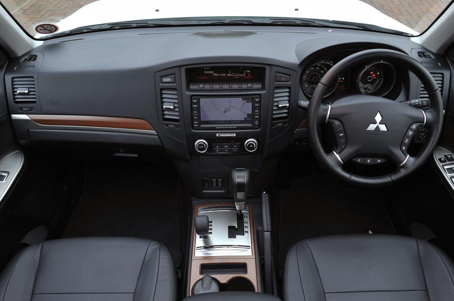  Mitsubishi Shogun Black 2012 года  (UK) (фото 20 из 85)
